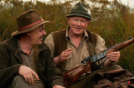 Markus Ulrich (à gauche) et Manfred Treutler (à droite) présentent la nouvelle TakeDown Ulrich, construite sur la base de la Blaser R 93 de renommée mondiale.